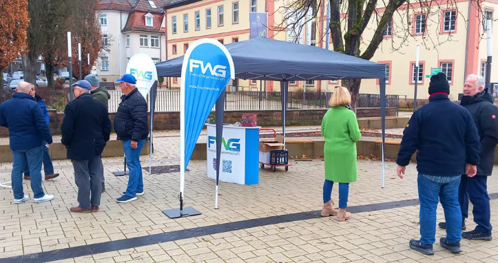 FWG trotzt dem Wetter: Erfolgreicher Infostand am Salinenplatz